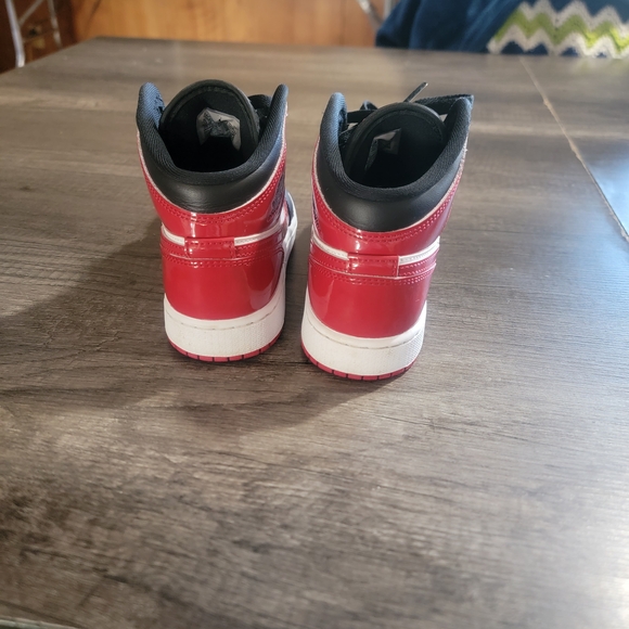 Nike Kids Sneakers Black and Red - Picture 4 of 6